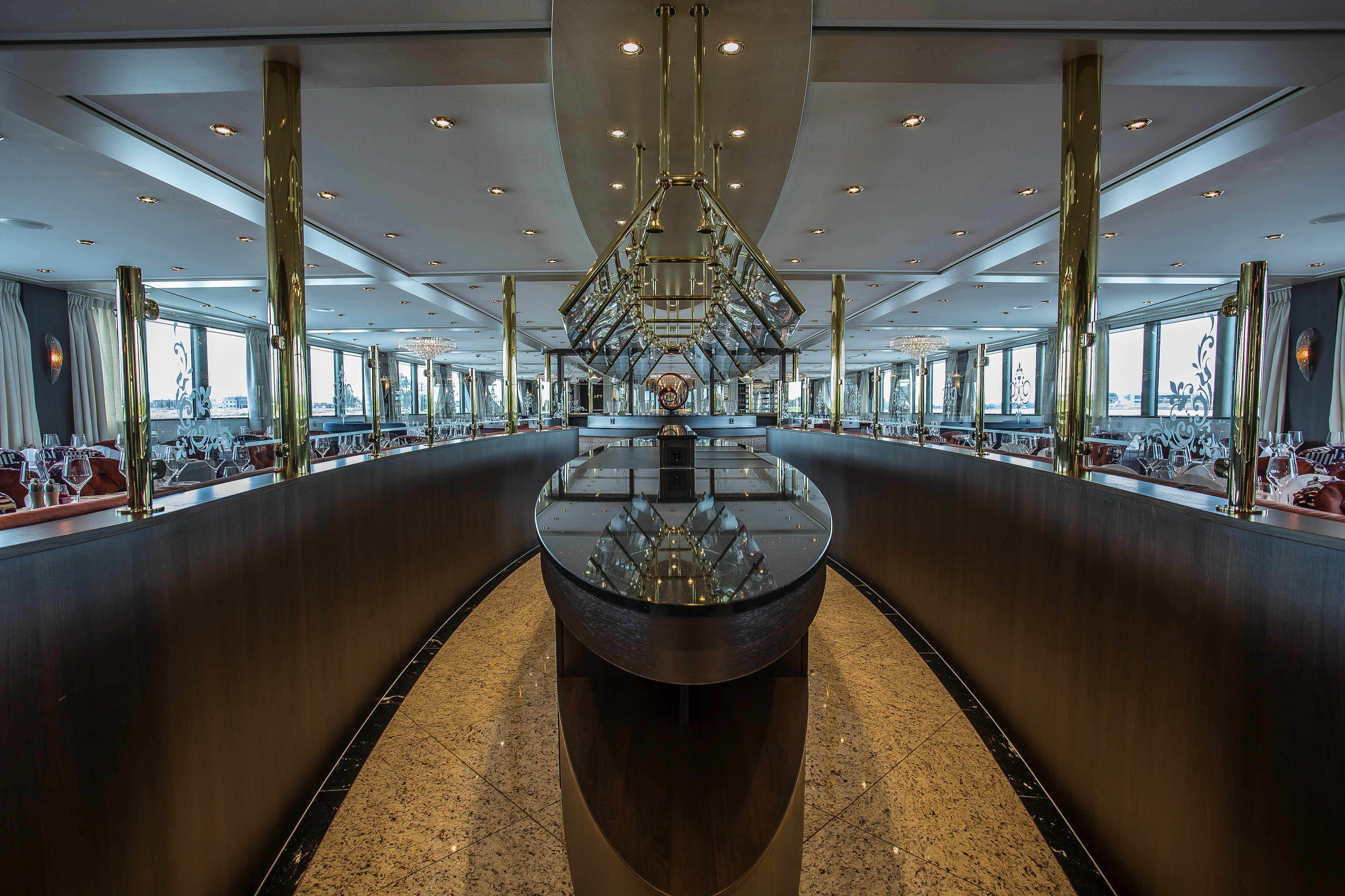 MS Oscar Wilde - Main Restaurant